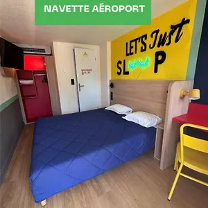 Отель Premiere Classe Aeroport Marseille, Витроль